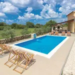 Holiday home Four-bedroom In Miljevci