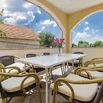 Four-bedroom In Miljevci Holiday home Bristane