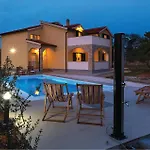 Holiday home Four-bedroom In Miljevci *
