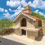 Four-bedroom In Miljevci Bristane