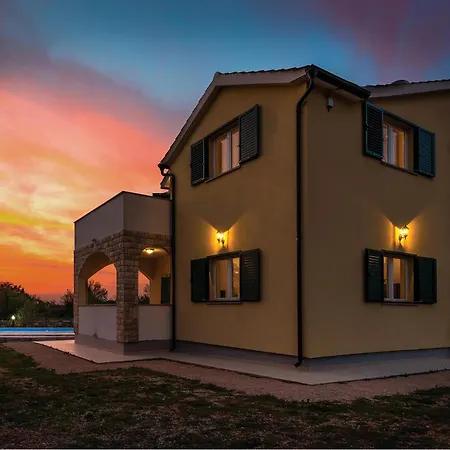 Four-bedroom In Miljevci * Bristane