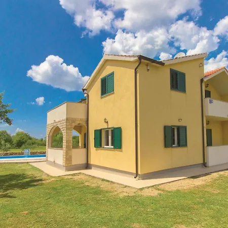 Four-bedroom In Miljevci Nyaraló