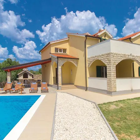 Semesterbostad Four-bedroom In Miljevci Bristane