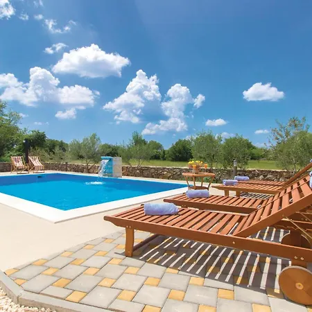 Four-bedroom In Miljevci *