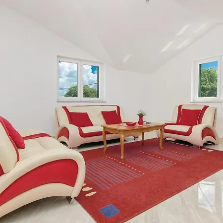 Four-bedroom In Miljevci *