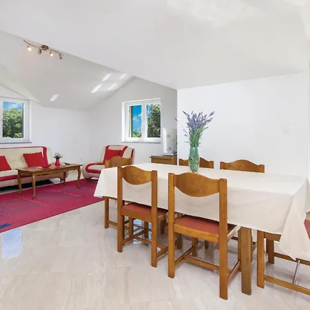 Four-bedroom In Miljevci Nyaraló