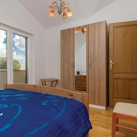Amazing In Miljevci With Kitchen Holiday home *