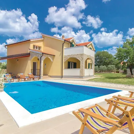 Holiday home Amazing In Miljevci With Kitchen *