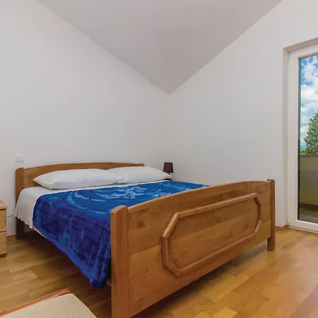 Holiday home Amazing In Miljevci With Kitchen Bristane