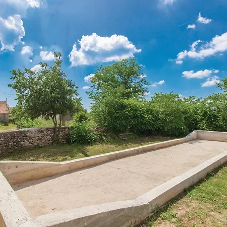 Semesterbostad Four-bedroom In Miljevci