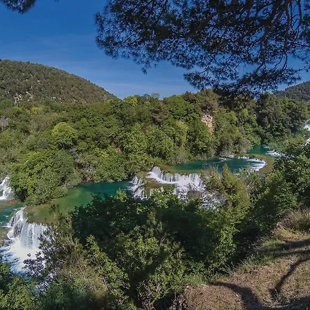 Four-bedroom In Miljevci Nyaraló *