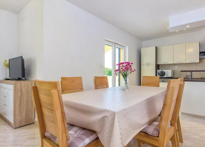 Four-bedroom In Miljevci Holiday home *