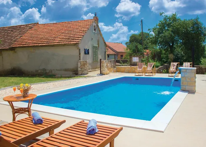 Semesterbostad Four-bedroom In Miljevci *