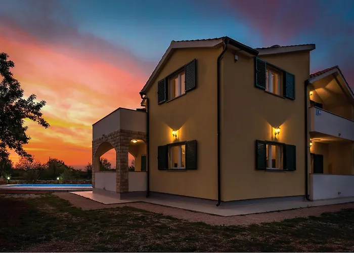 Four-bedroom In Miljevci * Bristane