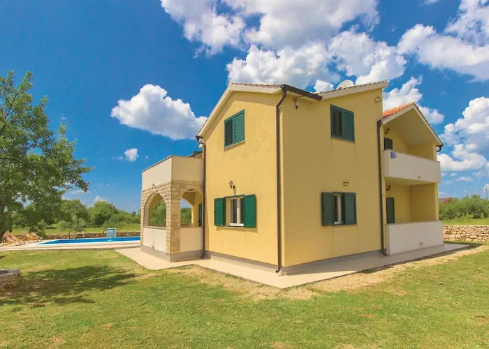 Four-bedroom In Miljevci Semesterbostad