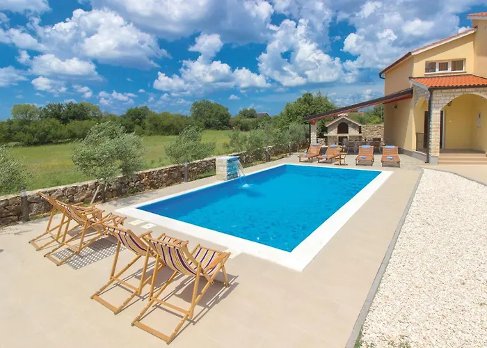 Holiday home Four-bedroom In Miljevci