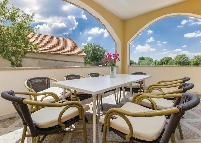 Four-bedroom In Miljevci Holiday home Bristane