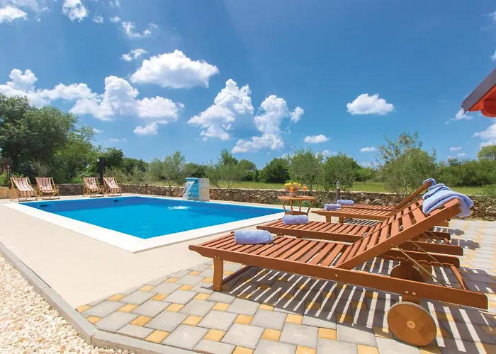 Four-bedroom In Miljevci *