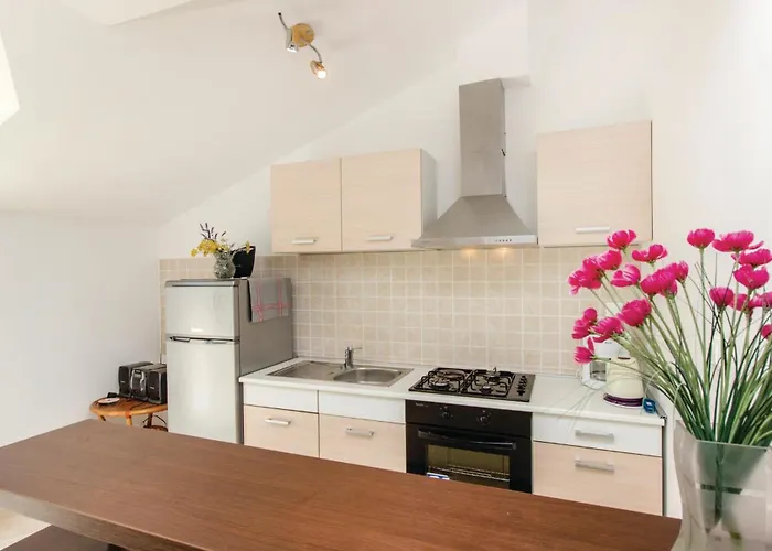 Holiday home Four-bedroom In Miljevci