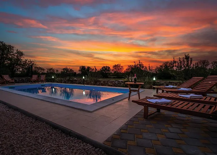 Vakantiehuis Four-bedroom In Miljevci