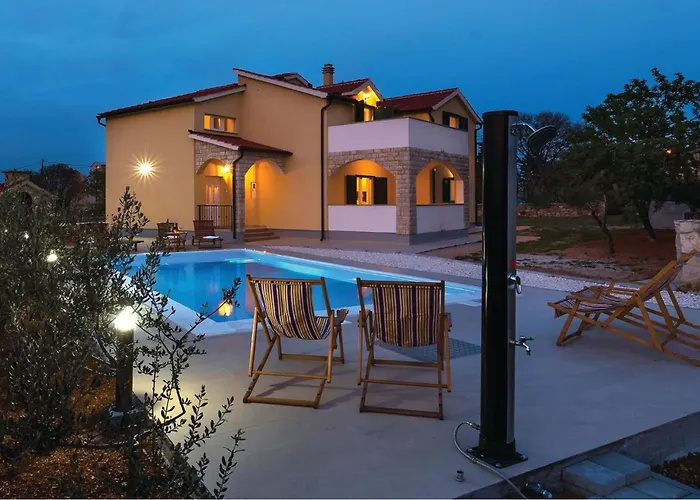 Holiday home Four-bedroom In Miljevci *