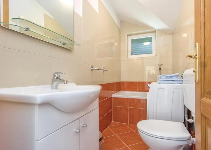 Four-bedroom In Miljevci Vakantiehuis Bristane