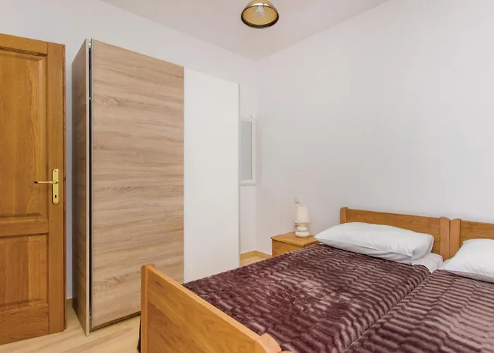 Four-bedroom In Miljevci *