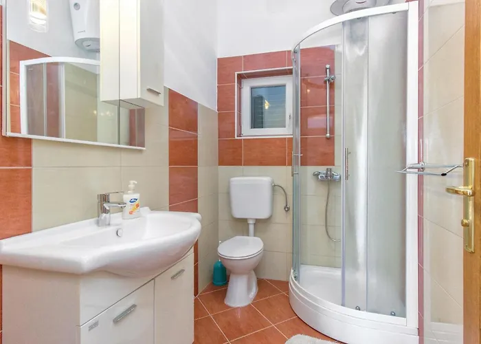 Vakantiehuis Four-bedroom In Miljevci Bristane