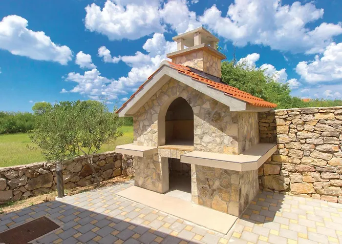 Four-bedroom In Miljevci Bristane