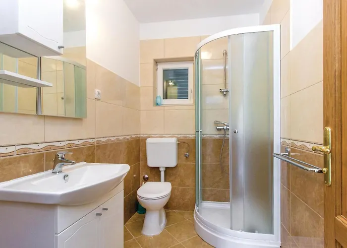 Four-bedroom In Miljevci Semesterbostad Bristane