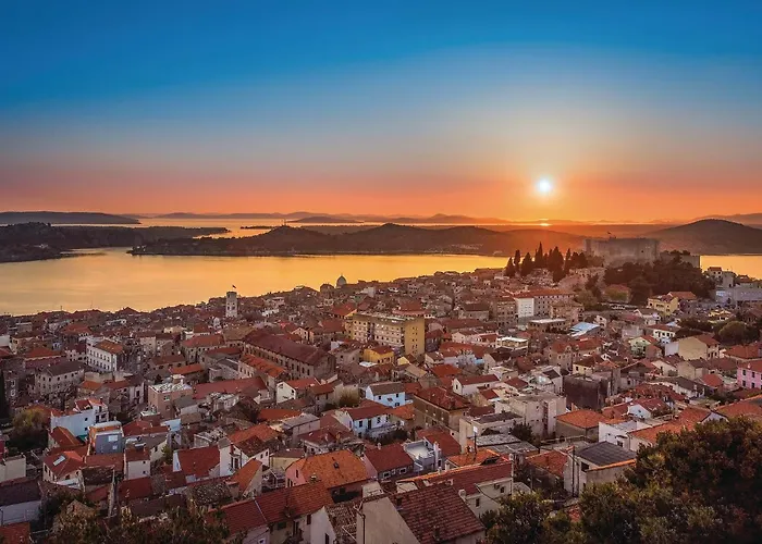Four-bedroom In Miljevci Semesterbostad *