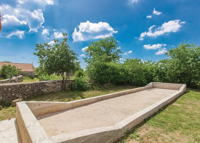 Vakantiehuis Four-bedroom In Miljevci