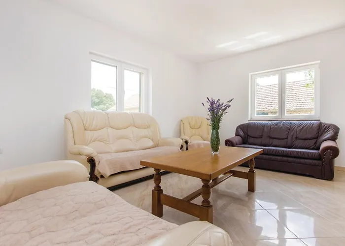 Four-bedroom In Miljevci *